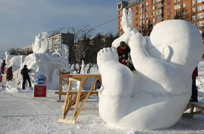 Снежные скульптуры к Новому Году в Латвии