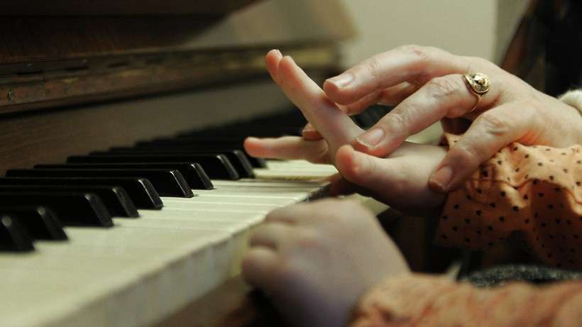 Занятия на пианино для начинающих и учеников средней школы