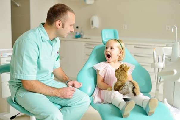 Боязнь стоматологов идет с детства, когда родители пугали болью