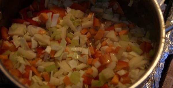 порезанные овощи для лагмана с говядиной