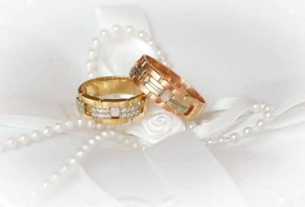 Оригинальные современные свадебные кольца