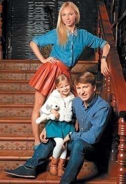 Прекрасная семья — Татьяна, Алексей и дочь Лиза. Фото с сайта www.tele.ru