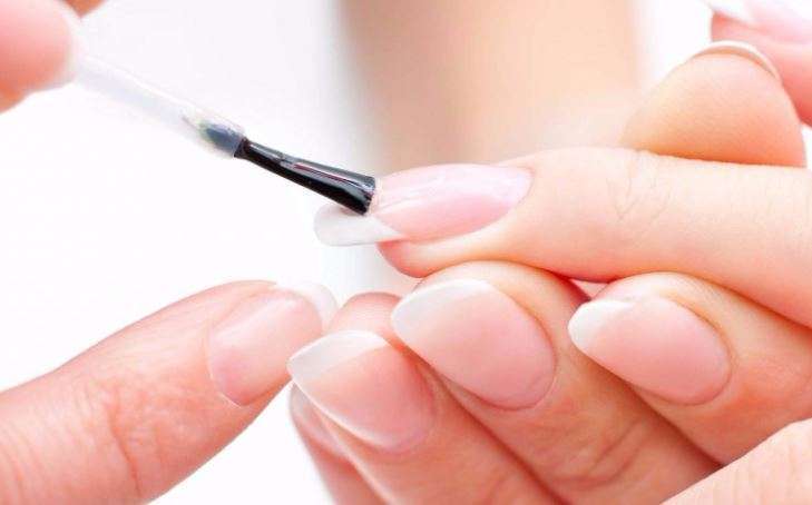 Каковы преимущества биогеля для укрепления ногтей?