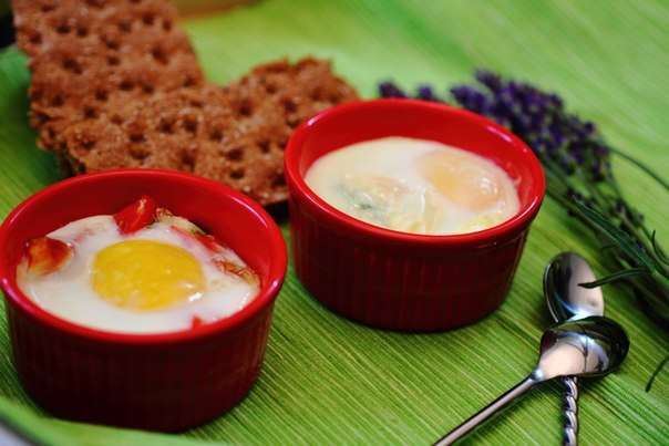 Кокот-яйца: рецепт с томатами