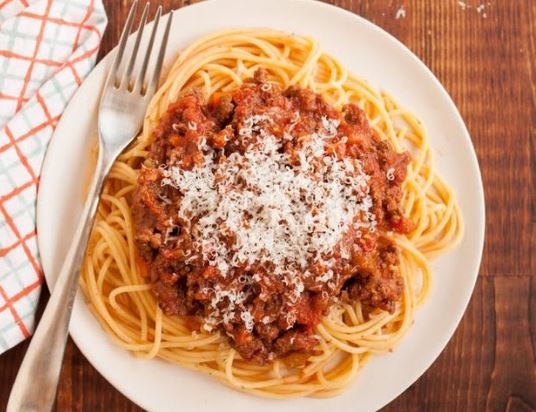 Рецепт спагетти с соусом болоньезе на 8 марта