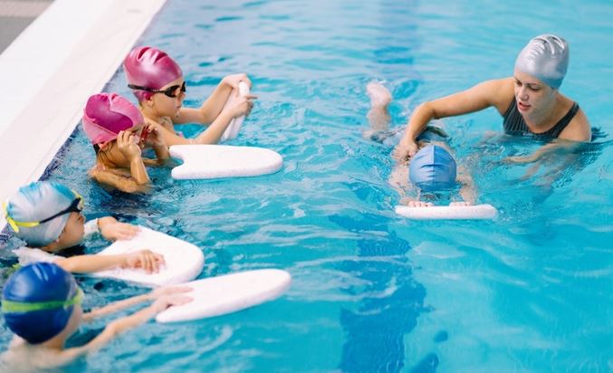 Обучение детей плаванию: как лучше?