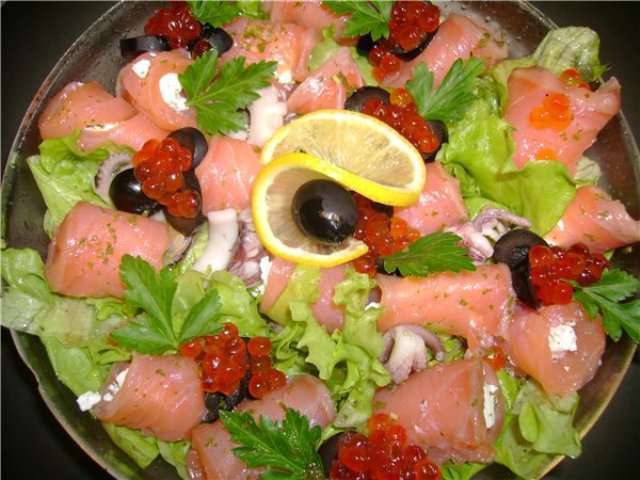 Салат из красной рыбы: простой и вкусный с креветками
