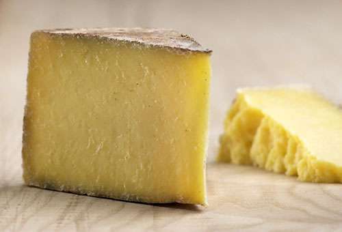 История появления твердого сыра
