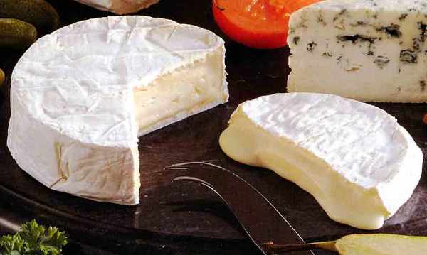 Камамбер - мягкий сыр со слоем белой плесени